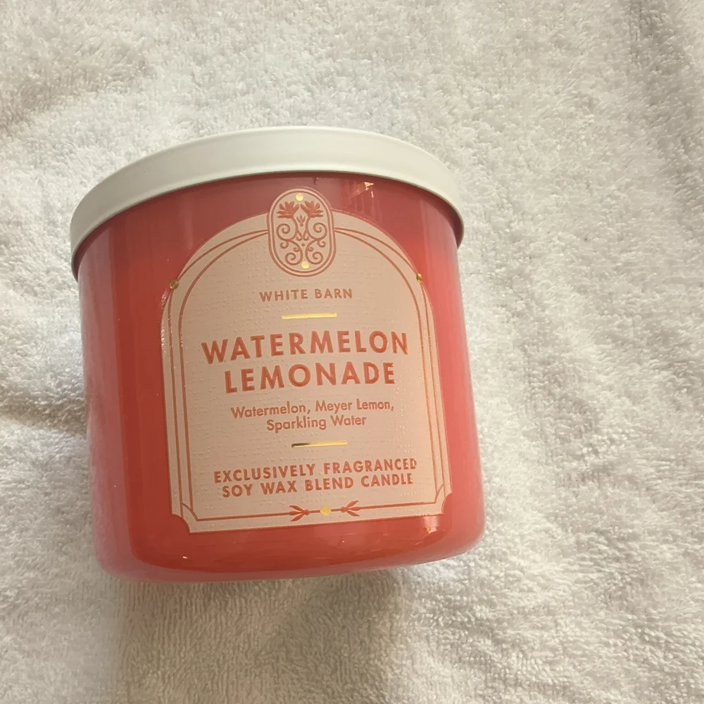 White Barn Watermelon Lemonade 3-Wick Candle - Picture 2 of 3